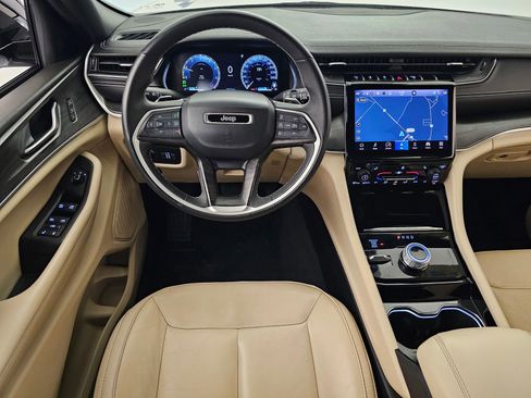 Used 2023 Jeep Grand Cherokee Limited image 16