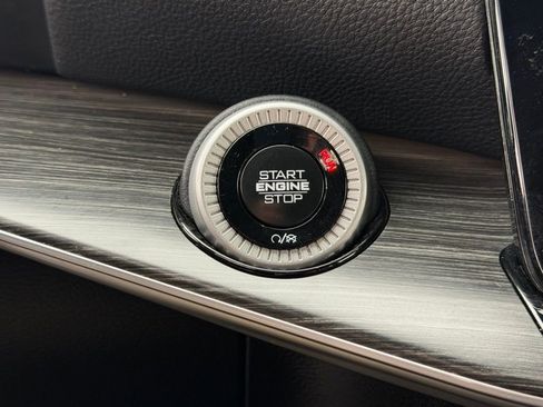 Used 2024 Jeep Wagoneer L Series II w/ Flexible Seating Group image 27