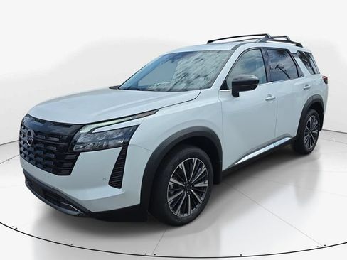 New 2026 Nissan Pathfinder Platinum w/ Cargo Package AWD/4WD image 8
