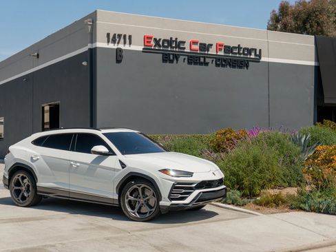 Used 2020 Lamborghini Urus AWD/4WD image 1