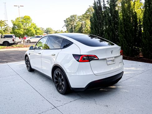 Used 2021 Tesla Model Y Long Range AWD/4WD image 9
