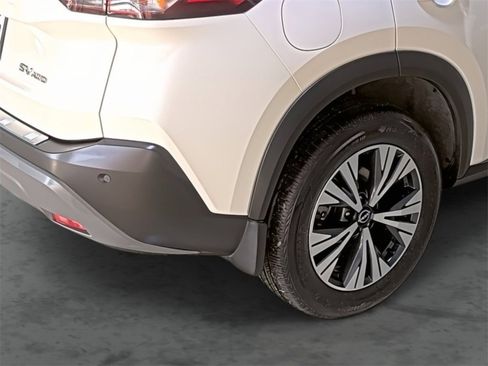 Used 2023 Nissan Rogue SV image 13