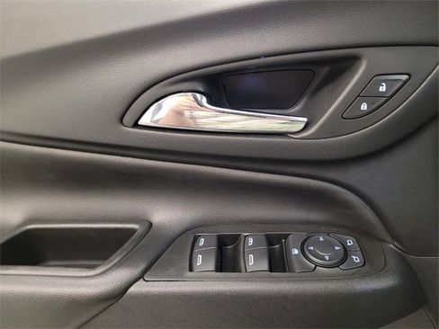 Used 2022 Chevrolet Equinox LT w/ Driver Convenience Package image 28