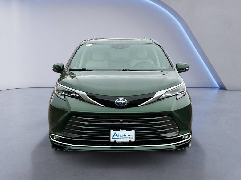 Used 2025 Toyota Sienna Platinum AWD/4WD image 8