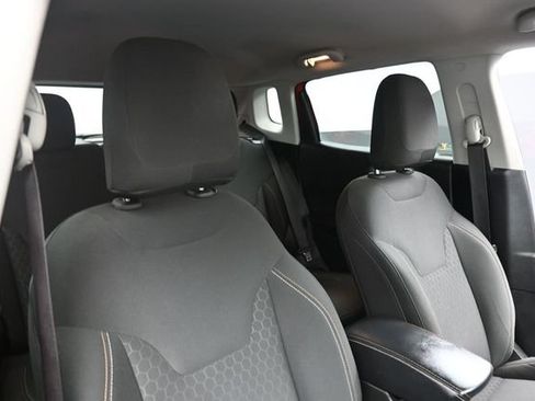 Used 2018 Jeep Compass Sport w/ Cold Weather Group AWD/4WD image 28
