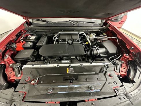 Used 2025 Chevrolet Colorado Z71 w/ Technology Package AWD/4WD image 31