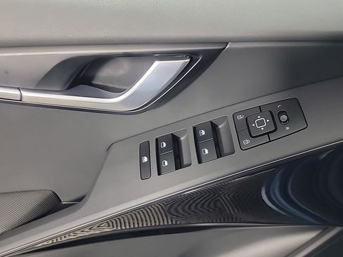 Used 2025 Kia Niro EX image 34