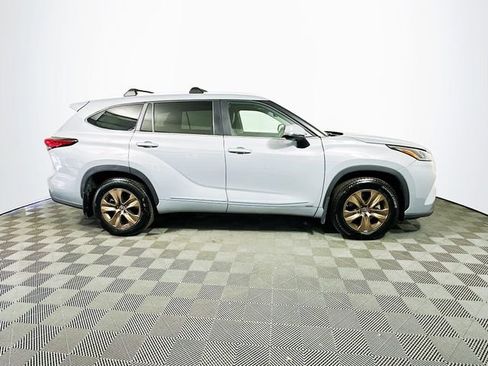 Certified 2023 Toyota Highlander Bronze Edition image 9