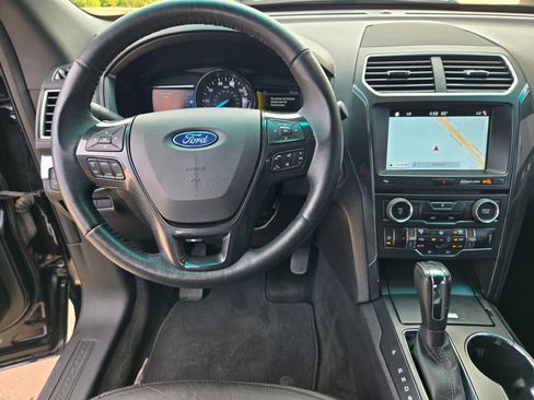 Used 2017 Ford Explorer XLT w/ Equipment Group 202A FWD image 9