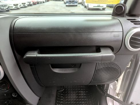 Used 2010 Jeep Wrangler Unlimited Sahara w/ Trailer Tow Group image 31