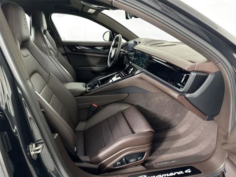 Certified 2025 Porsche Panamera 4 AWD/4WD image 29