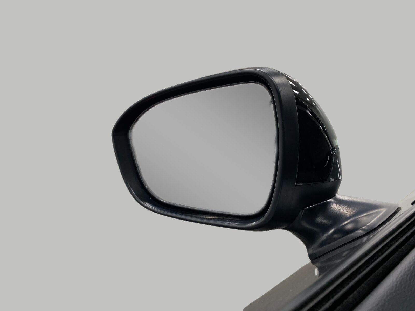 Certified 2025 Nissan Kicks SR AWD/4WD image 16