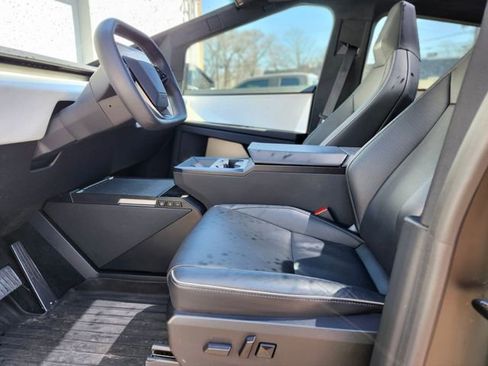 Used 2024 Tesla Cybertruck AWD Crew Cab image 18