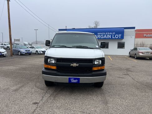 Used 2016 Chevrolet Express 3500 image 2