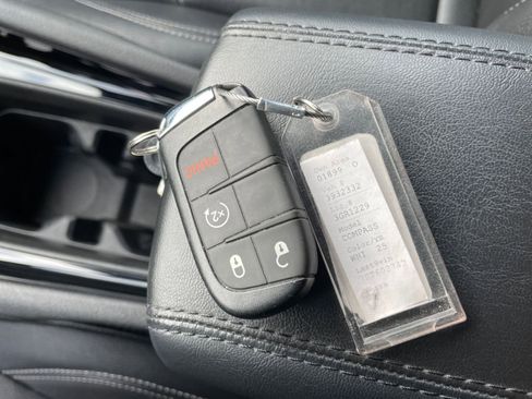 Used 2025 Jeep Compass Limited image 22