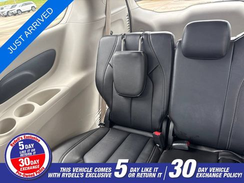 Certified 2024 Chrysler Pacifica Touring-L FWD image 24