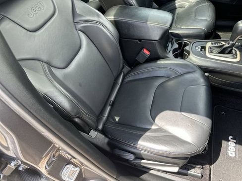 Used 2017 Jeep Cherokee Limited AWD/4WD image 27
