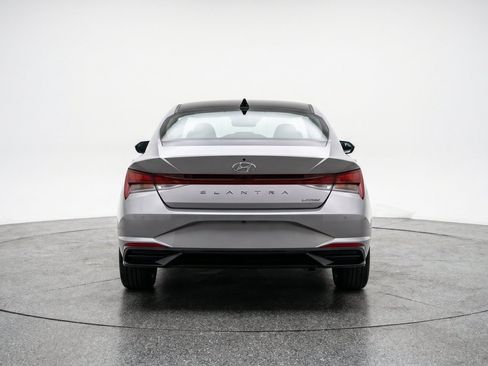 Used 2025 Hyundai Elantra Limited FWD image 7