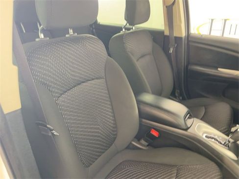 Used 2019 Dodge Journey SE image 28