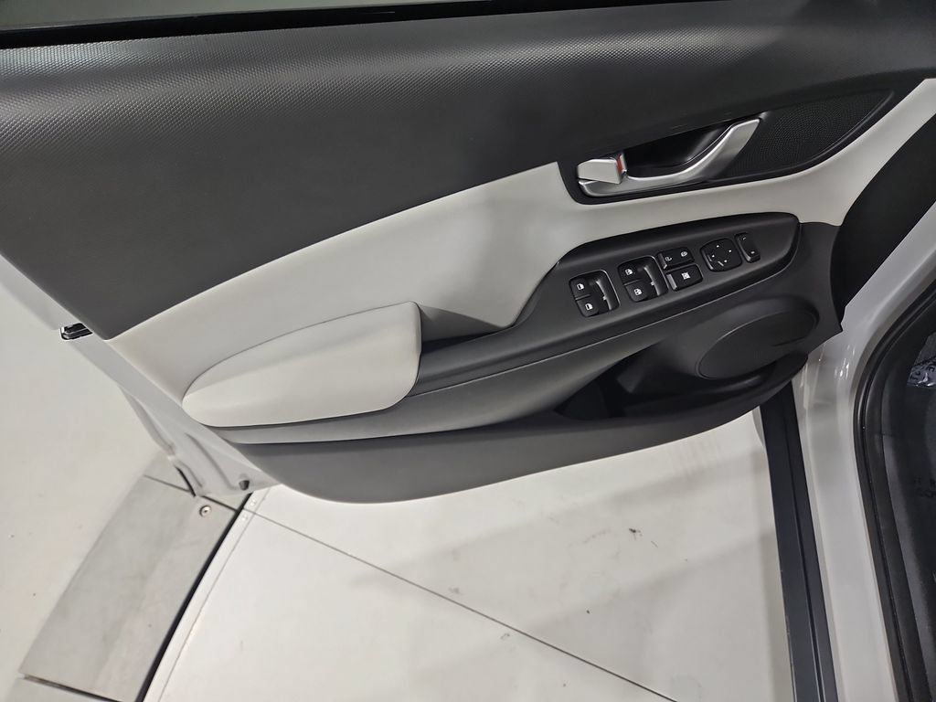Used 2023 Hyundai Kona Limited w/ Cargo Package FWD image 11