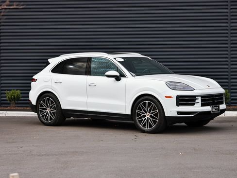 Certified 2025 Porsche Cayenne image 9