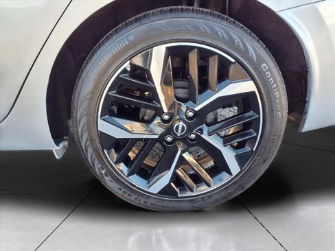 Used 2024 Nissan Versa SR image 15