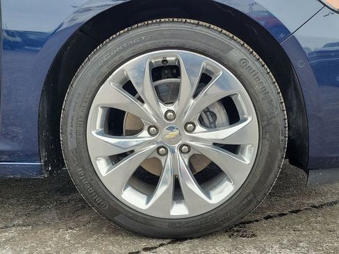 Used 2017 Chevrolet Malibu Premier w/ Driver Confidence Package image 9