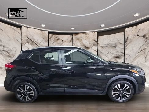 Used 2020 Nissan Kicks SV FWD image 4