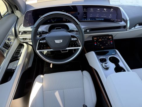 New 2026 Cadillac Vistiq Luxury AWD/4WD image 15