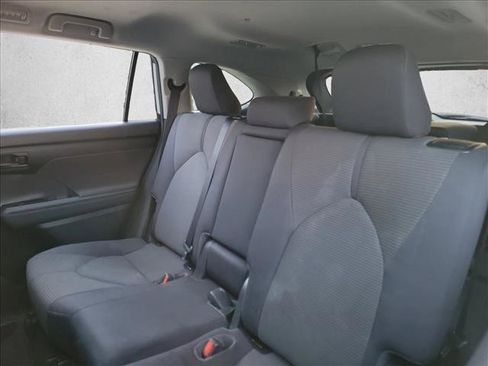 Used 2021 Toyota Highlander L image 14