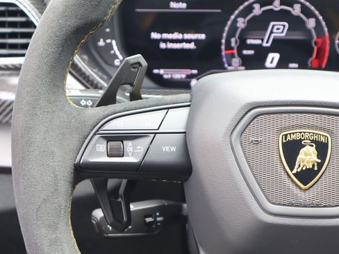Used 2024 Lamborghini Urus Performante AWD/4WD image 25