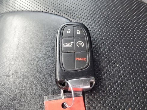 Used 2019 Jeep Cherokee Limited FWD image 39