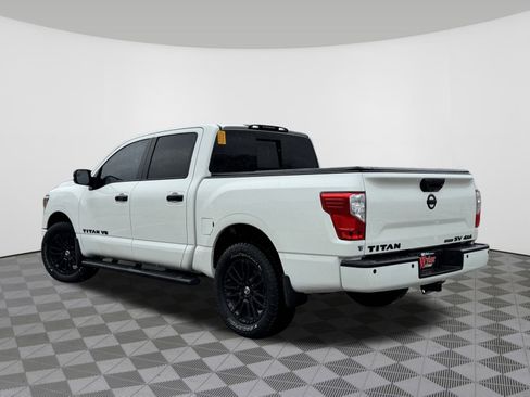 Used 2018 Nissan Titan SV w/ SV Convenience Package image 17