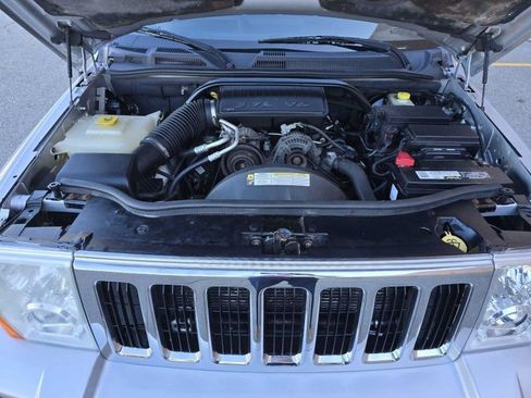 Used 2008 Jeep Commander Sport image 14