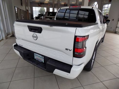 Used 2022 Nissan Frontier SV w/ Technology Package RWD image 8