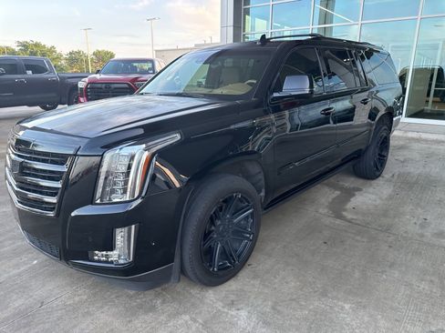 Used 2017 Cadillac Escalade ESV Platinum image 1