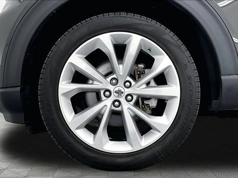 Used 2024 Ford Explorer Platinum w/ Technology Package AWD/4WD image 9