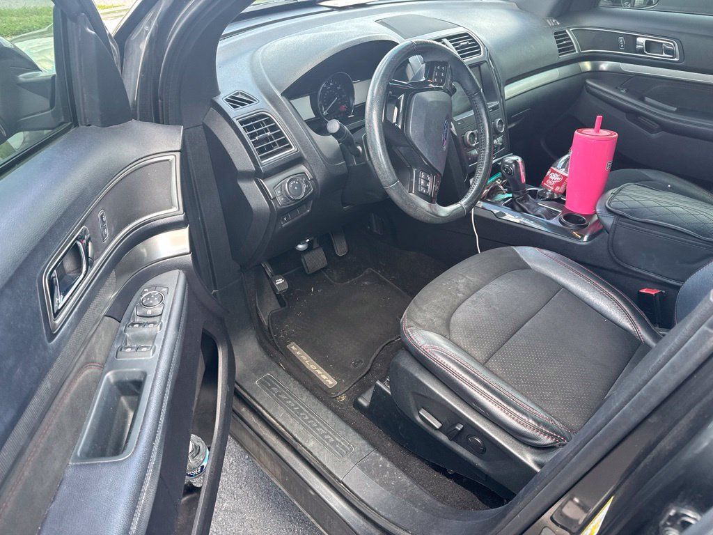Used 2019 Ford Explorer XLT w/ Equipment Group 202A FWD image 6