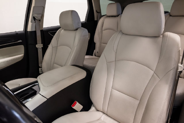 Used 2023 Buick Enclave Essence w/ Sport Touring Edition FWD image 9