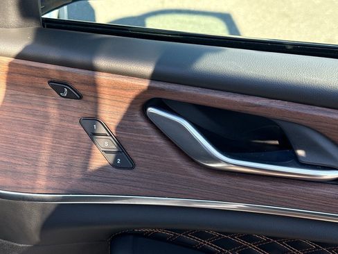 Used 2025 Jeep Grand Cherokee Summit image 34