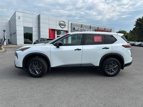 Used 2025 Nissan Rogue S AWD/4WD image 2
