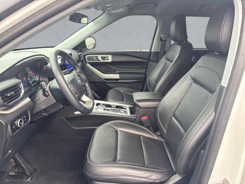 Used 2024 Ford Explorer XLT w/ Equipment Group 202A image 11