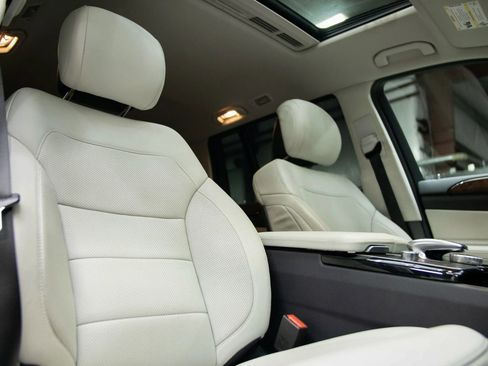 Used 2017 Mercedes-Benz GLS 550 4MATIC image 38