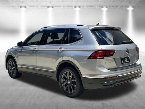 Used 2023 Volkswagen Tiguan SE FWD image 3