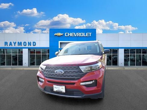 Used 2024 Ford Explorer XLT w/ Equipment Group 202A AWD/4WD image 7