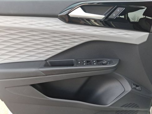 Used 2022 Volkswagen Taos S w/ IQ Drive S Package image 13