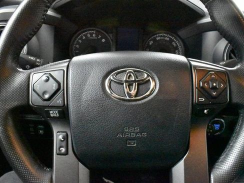 Used 2017 Toyota Tacoma TRD Off-Road w/ Tow Package (A/T) image 17