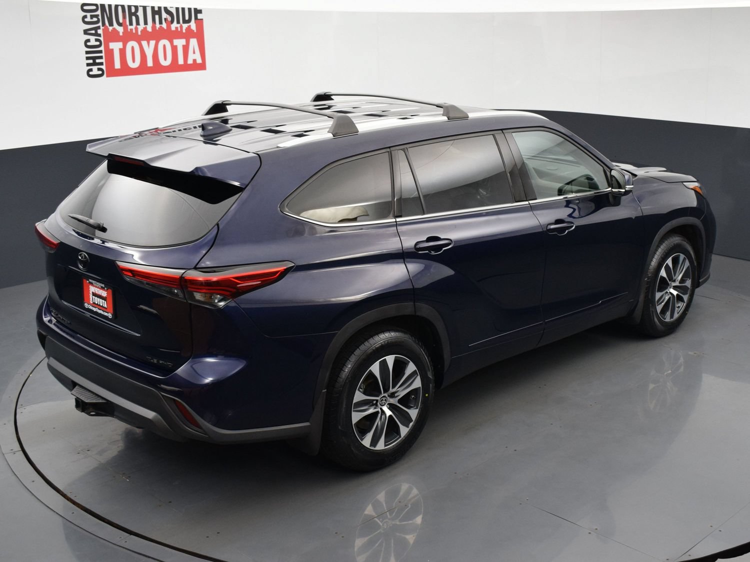 Used 2022 Toyota Highlander XLE AWD/4WD image 25