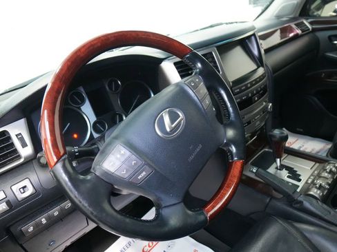 Used 2013 Lexus LX 570 4WD w/ Luxury Pkg image 13