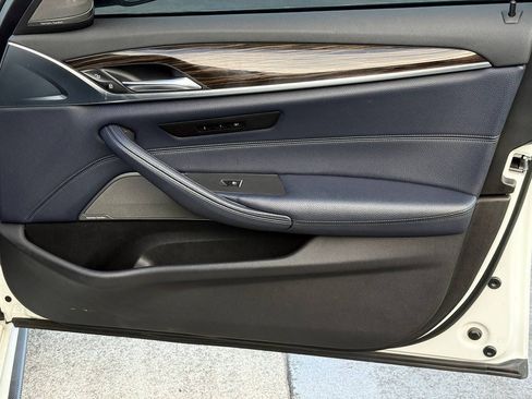 Used 2019 BMW 530e w/ M Sport Package RWD image 28